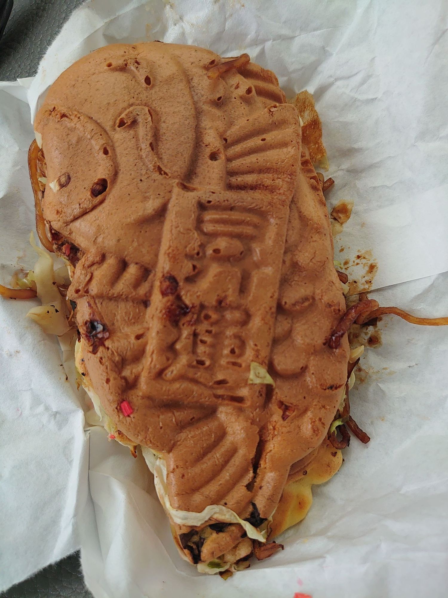 大雨で出会えた鯉のたい焼き『勝ちこい焼き』 | オタフクラブ
