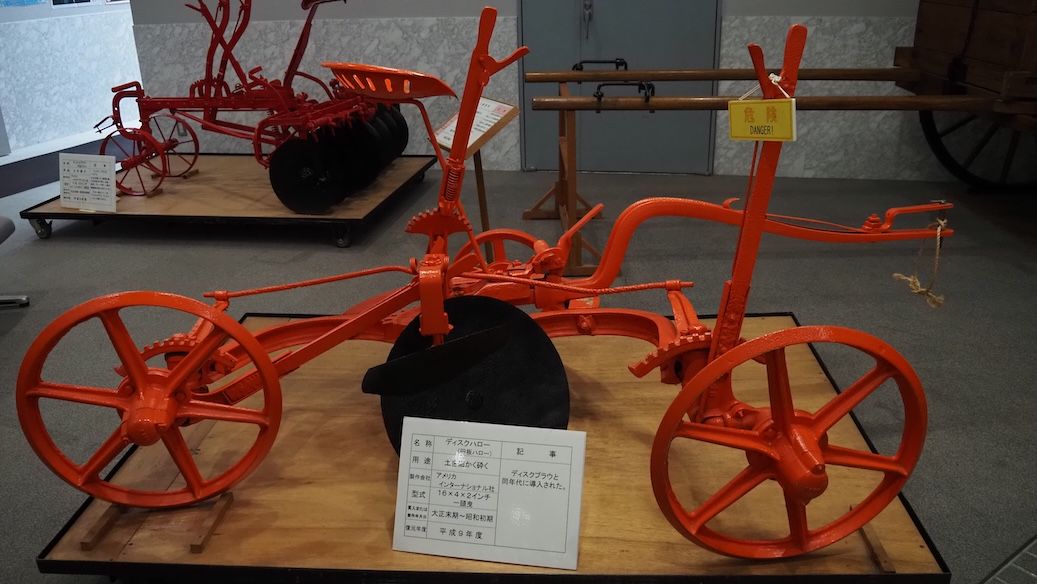 古い農機具なのに金属製 牧場を支える農機具展 三沢 | 青森びいき
