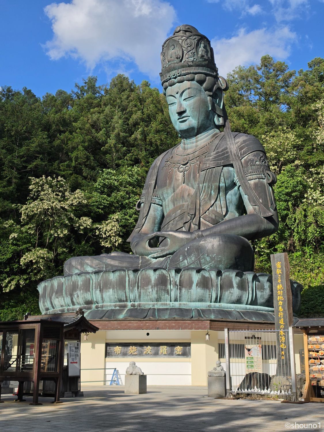 青森市】新緑に包まれる圧巻の昭和大仏と荘厳な青龍寺へ—身近に感じる