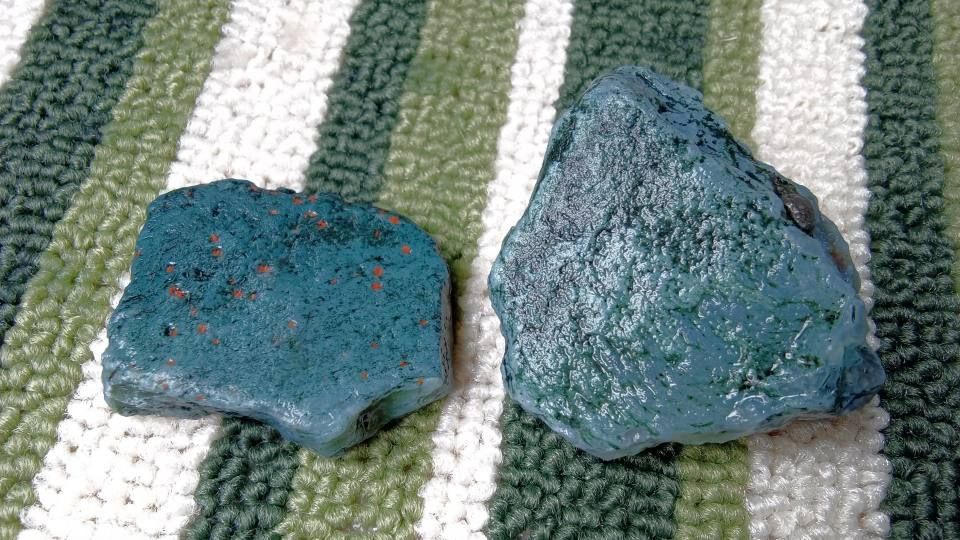 崖っぷち鉱物採集 in 竜飛岬 青のコモン・オパール | 青森びいき