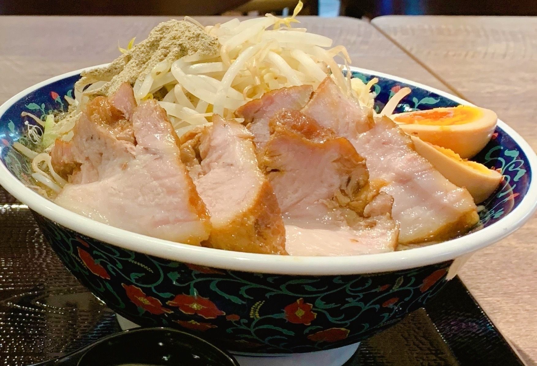 【匿名配送】リボーン イーピンの麺食いラーメン ファスナーアクセサリー ヒバリン ケース 北陸発ざるピリ辛中華3食×6P ハチバンeSHOP