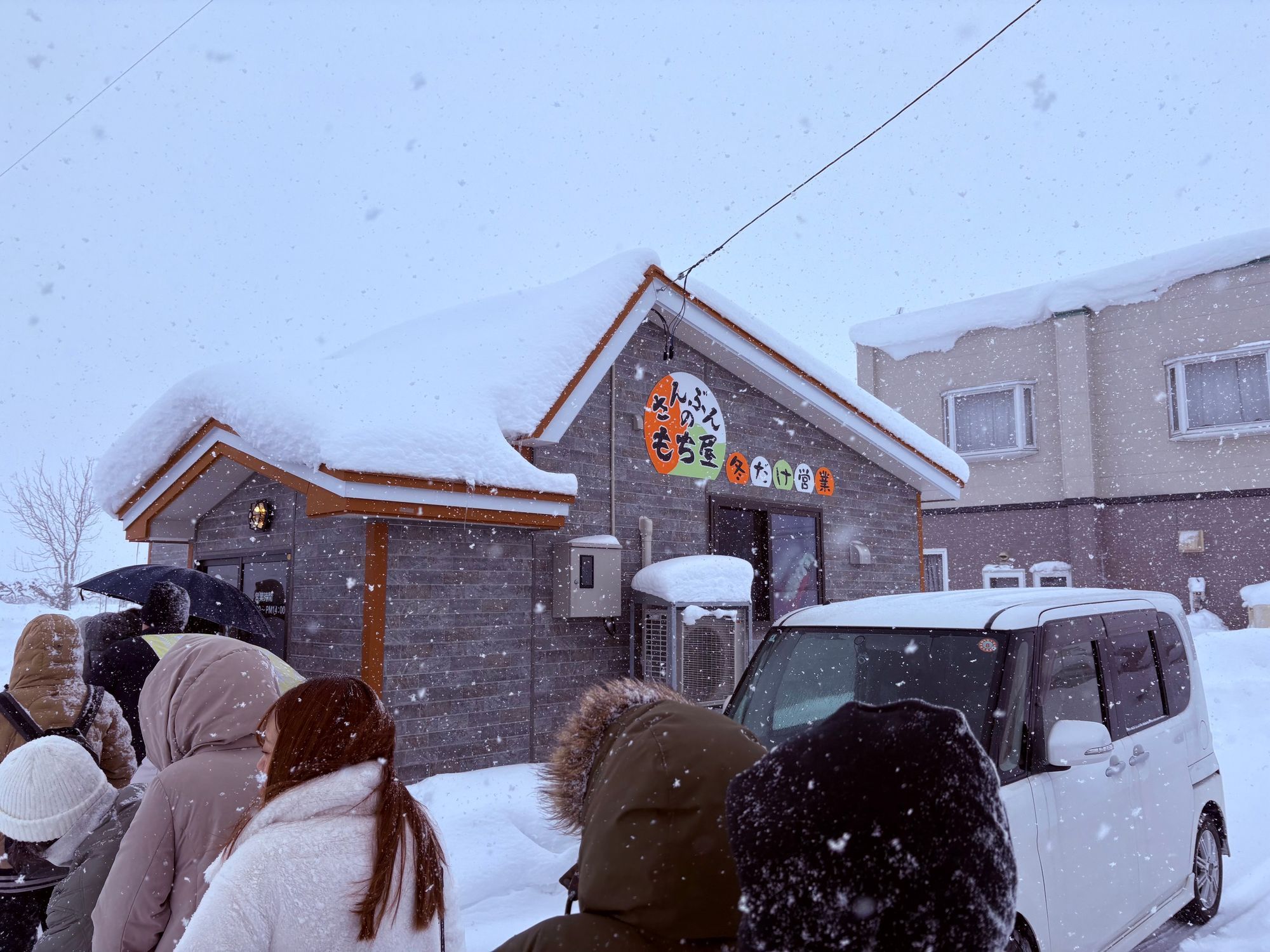 寒さと行列に負けず！話題のおもち屋さんで大満足⛄️🍡 | 青森びいき