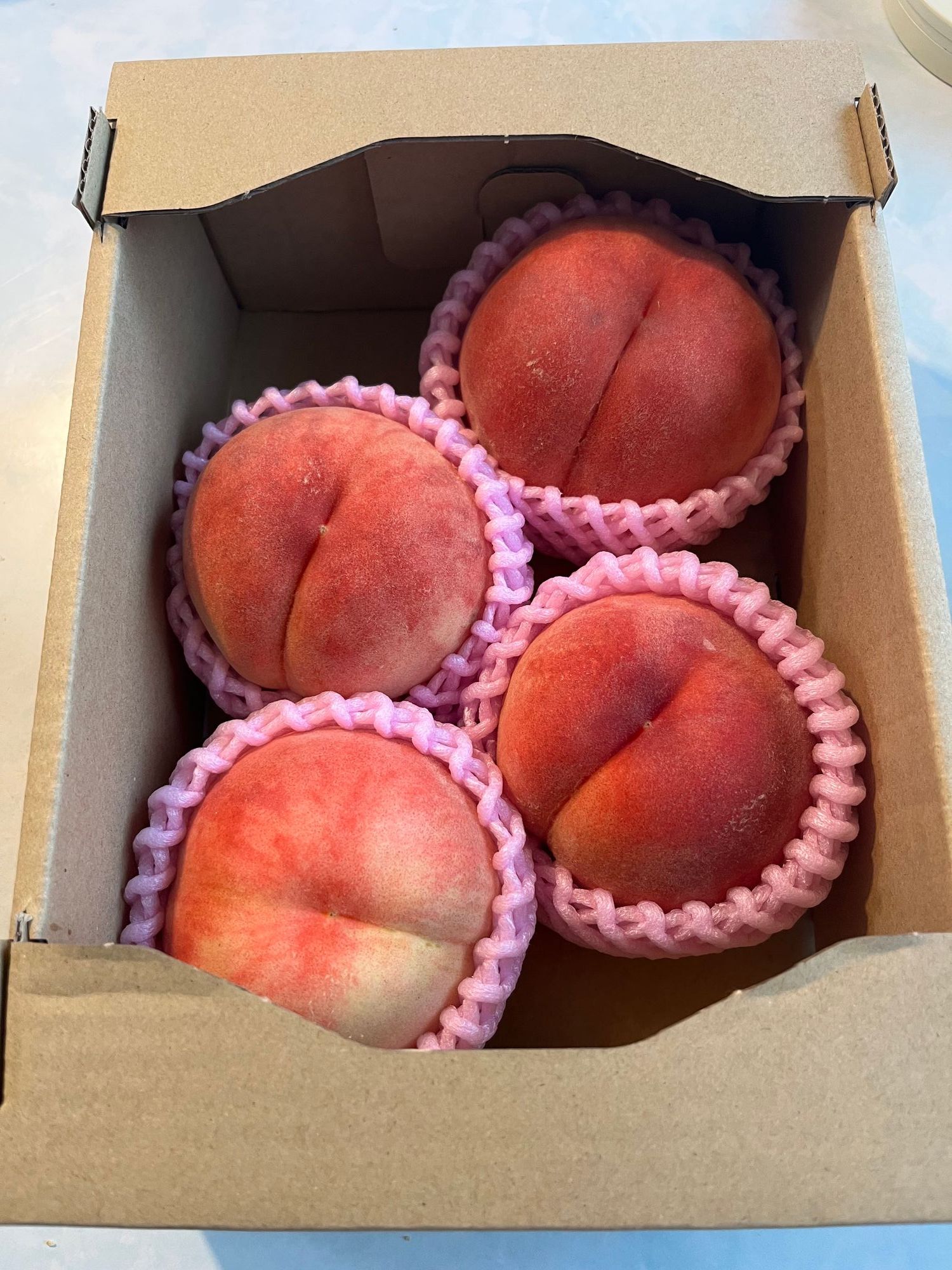 下土手町の無人販売で桃ゲット🍑お得すぎる「あかつき＆まどか」、野菜