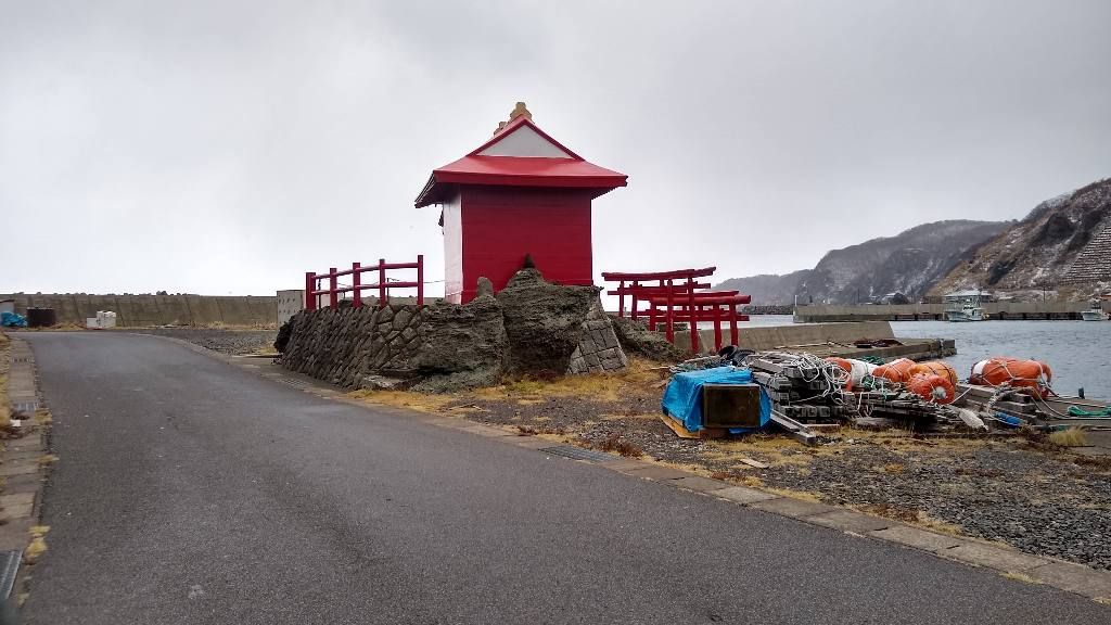 鉱物採集】龍飛岬 帯島 これなーんだ？ | 青森びいき
