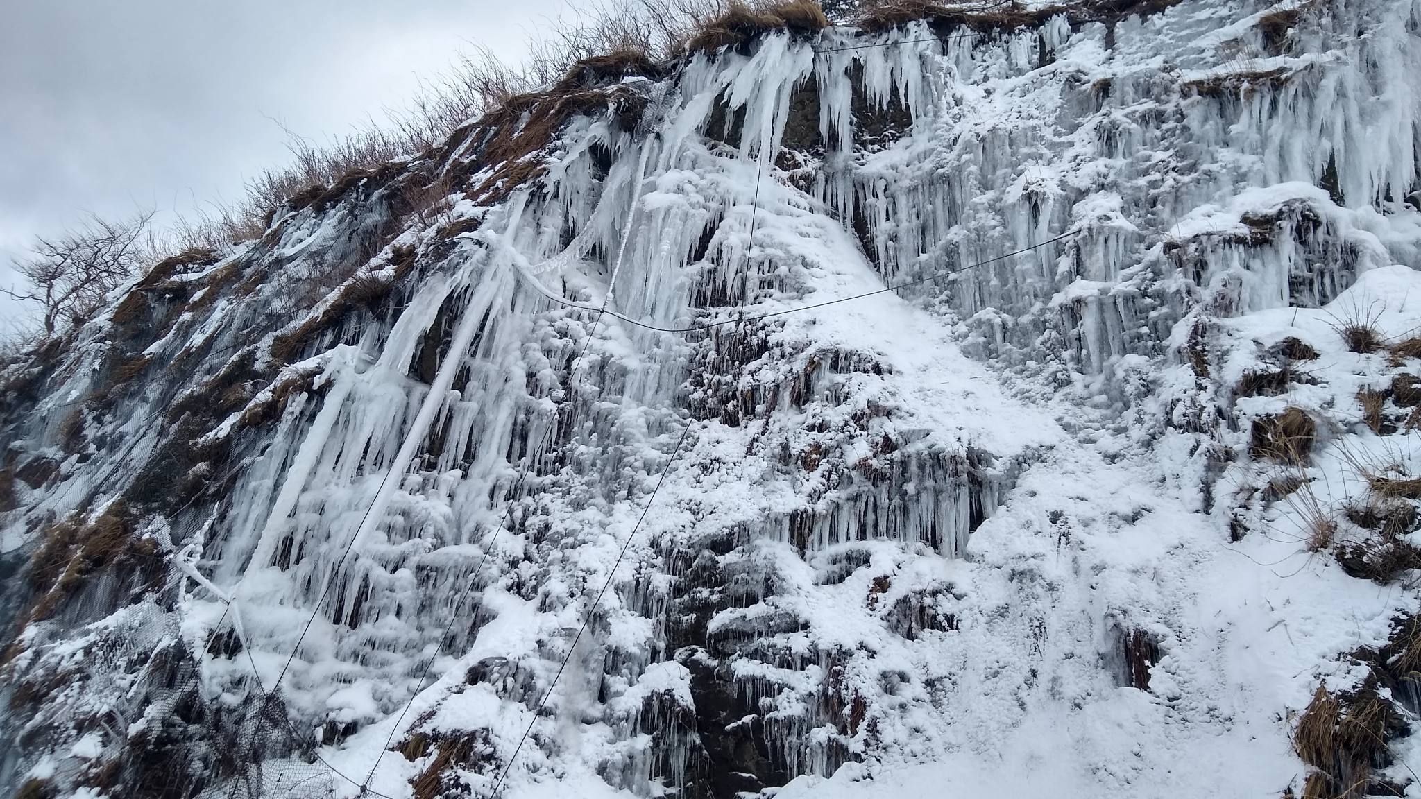 深浦町千畳敷 氷のカーテン2025/01＋動画追加 | 青森びいき