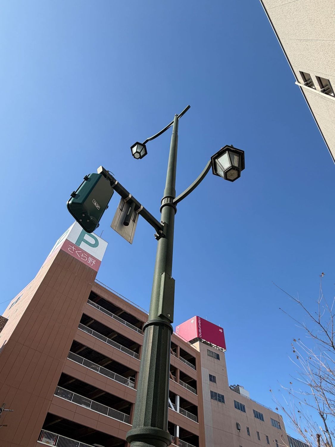 発見】レトロモダンな街灯&信号機 | 青森びいき