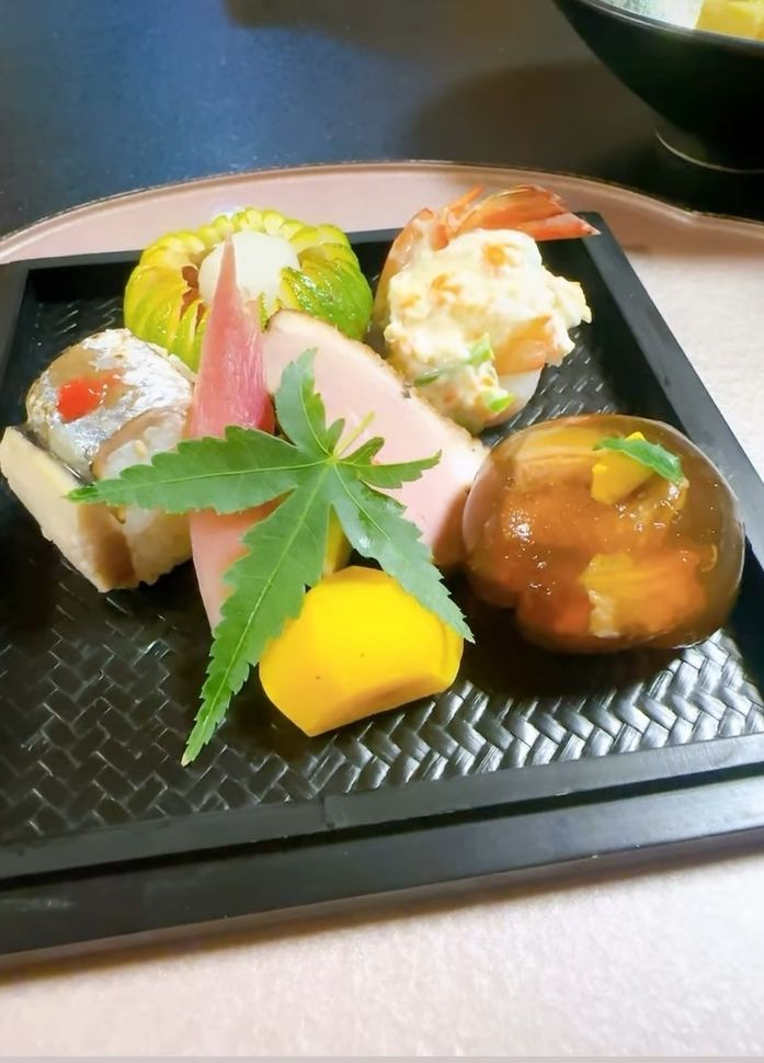 松茸土瓶蒸しの秘密】松の葉のワケ＆ふぐを食べた秋のひととき