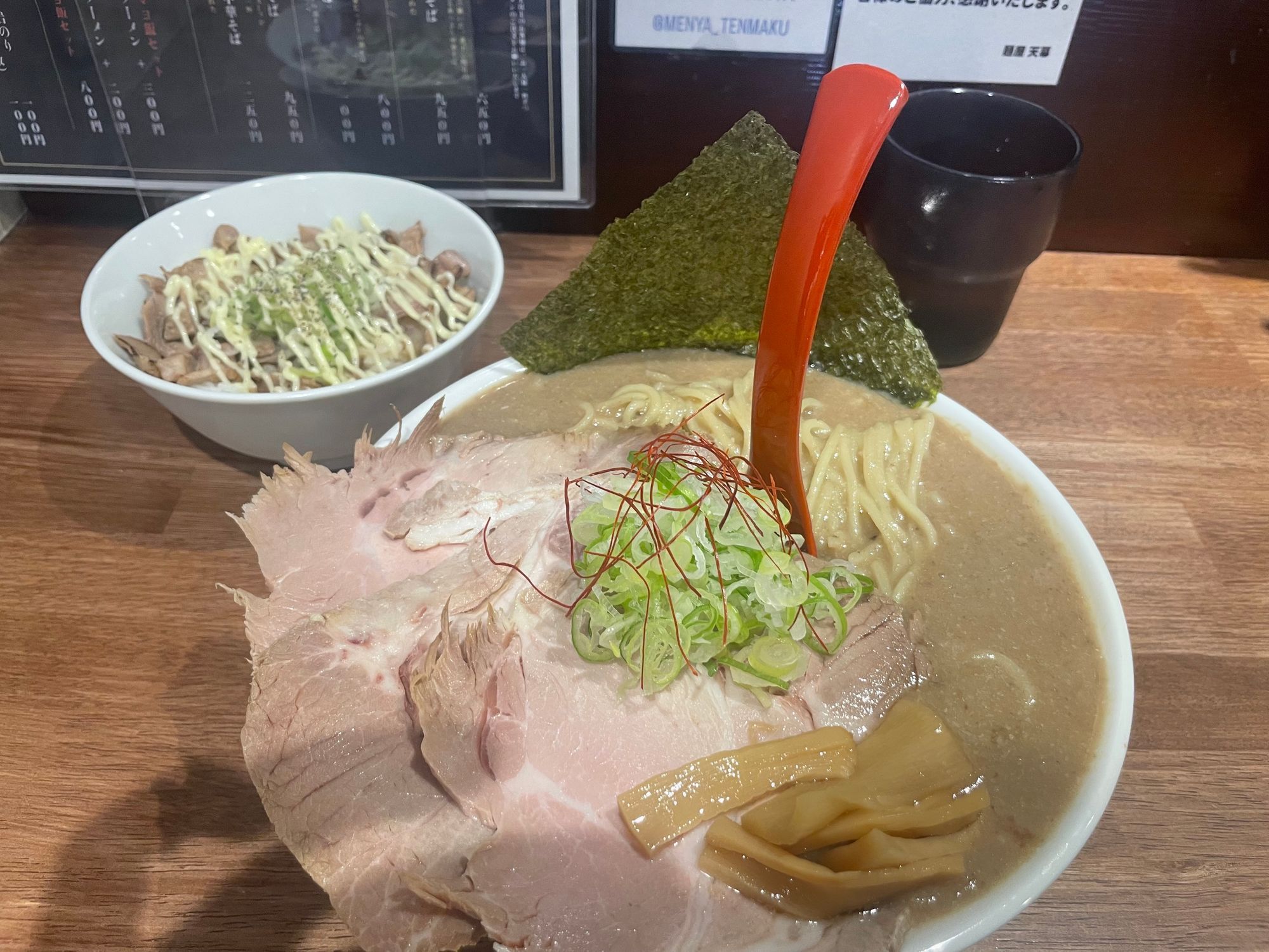 天幕のレンゲが立つラーメン | 青森びいき