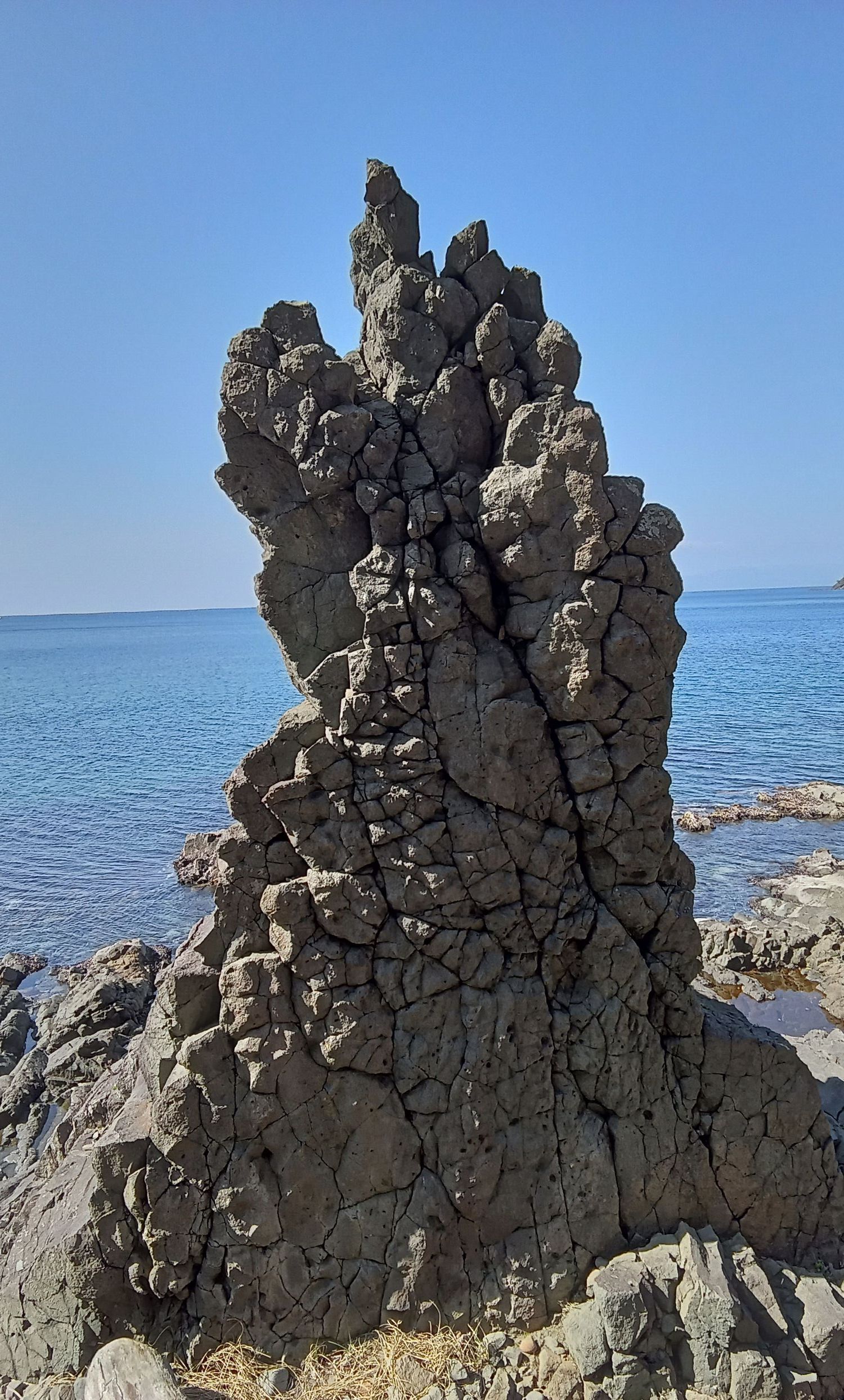 柱状節理（ちゅうじょうせつり） 夏泊半島 | 青森びいき