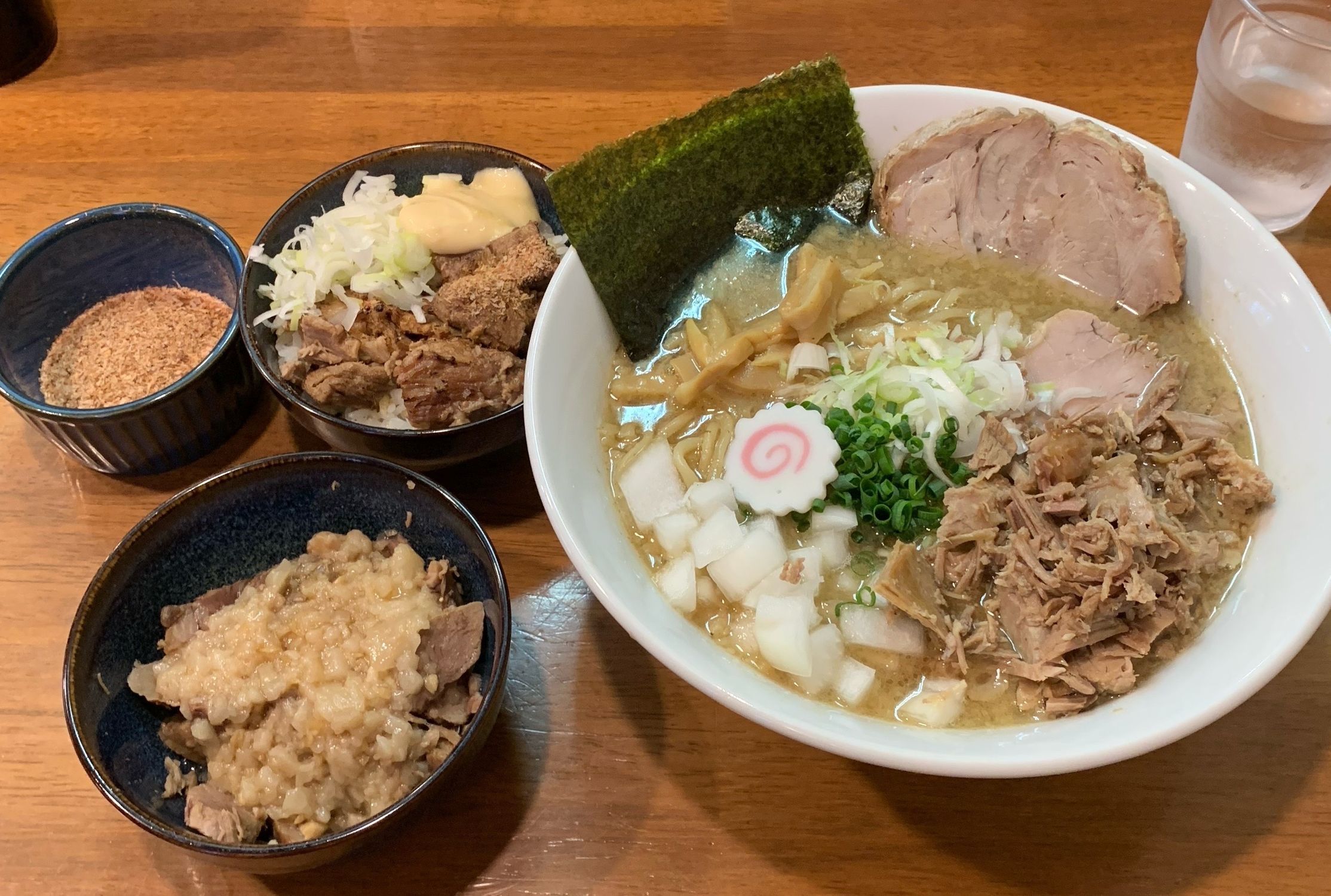 Rāmen life 騰 濃ぃ〜煮干し 豚ぁ〜まよ丼 他トッピング 青森市 | 青森