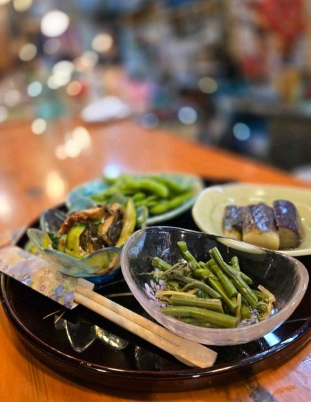 津軽びいどろで地酒を味わう贅沢！小桜で出会う“ガラスと旬”の隠れ家