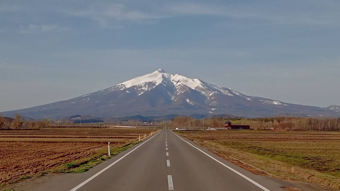 鶴田町から岩木山 2026/04/09朝 快晴 | 青森びいき