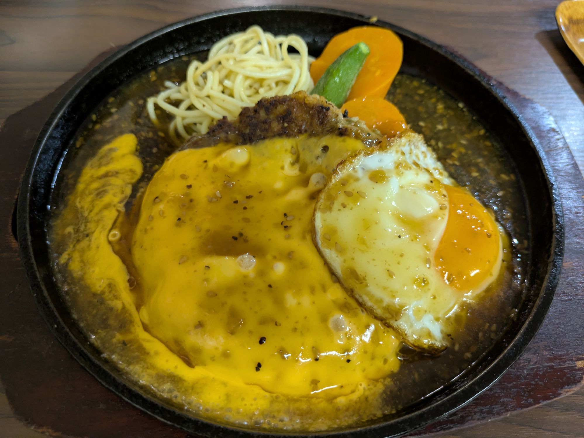 今日はチーズと目玉焼きで | 青森びいき