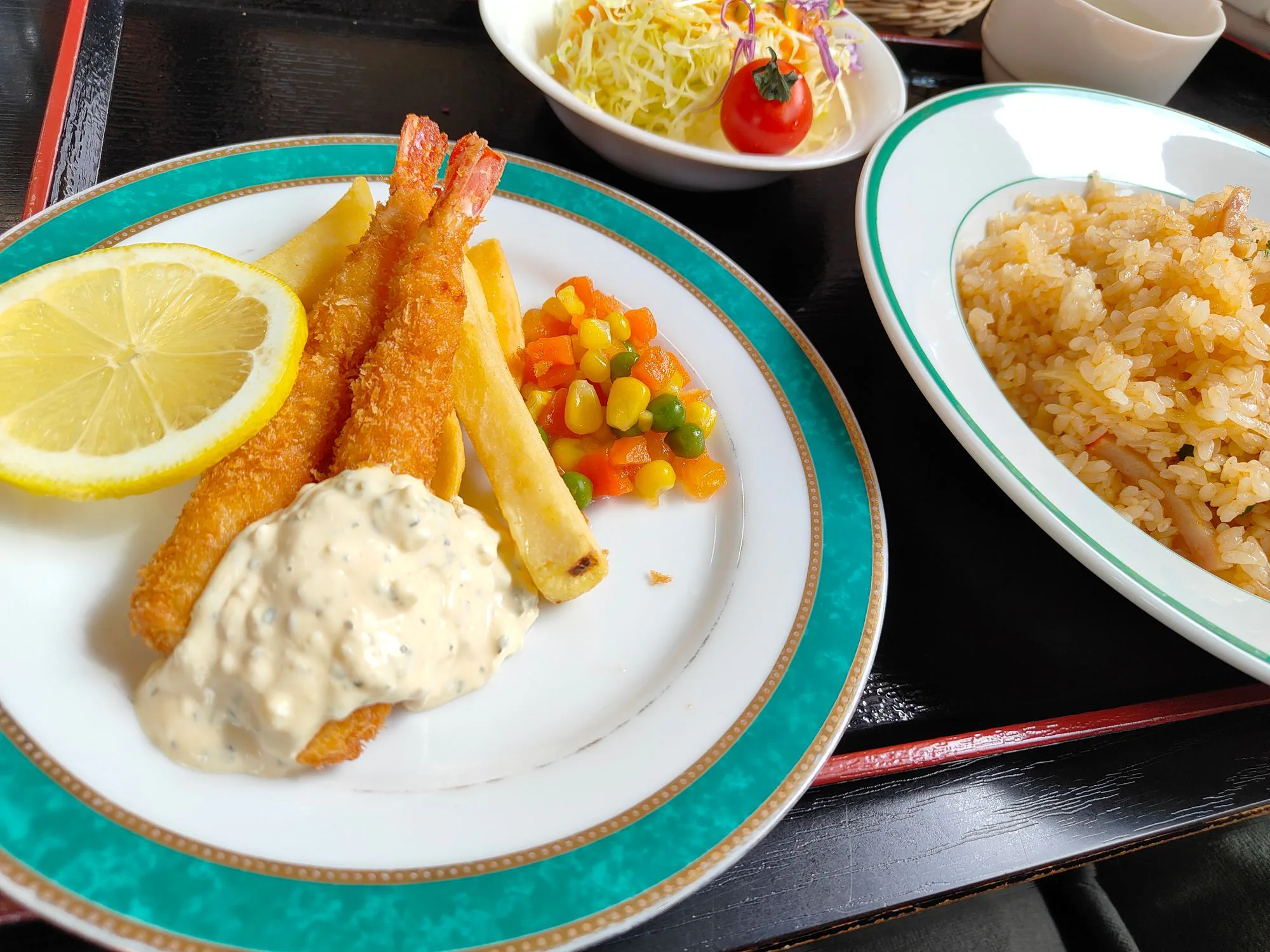 五所川原の組み合わせ色々人気セット！私はピラフ＆エビフライ 