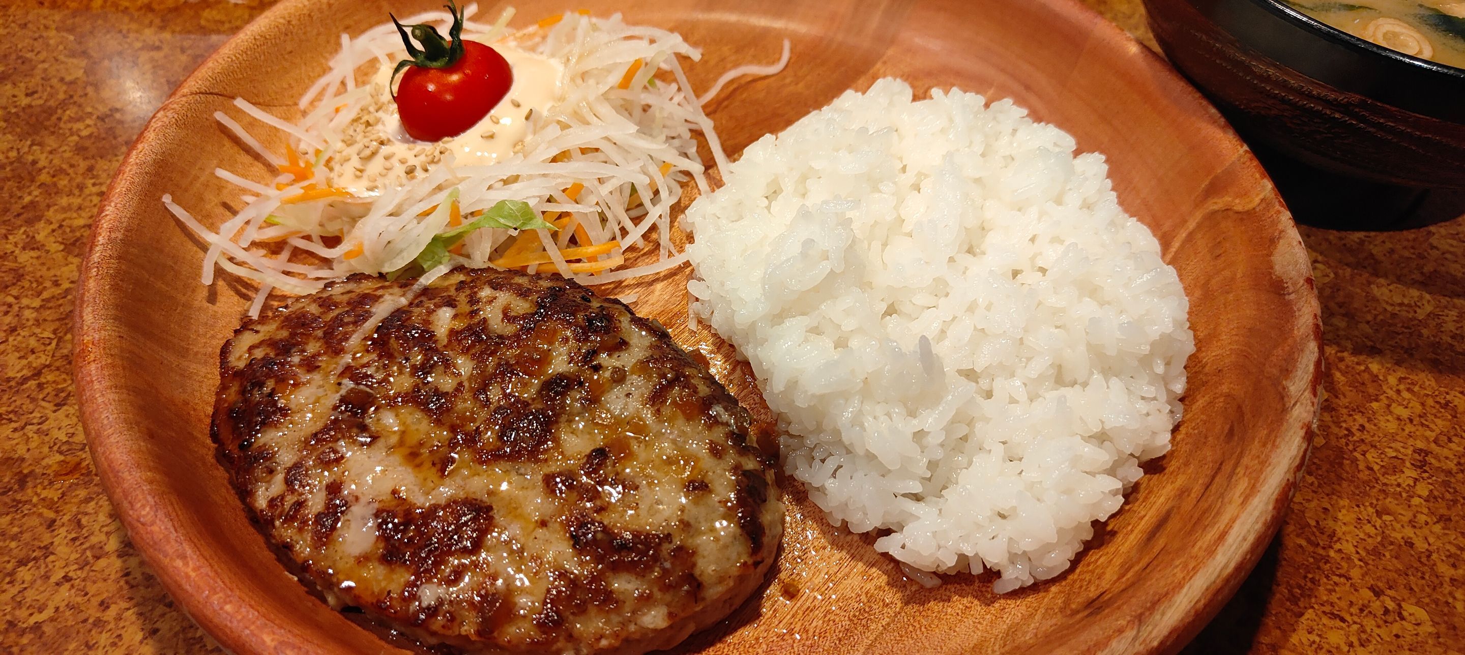 びっくりドンキーのお皿発見】憧れのディッシュ皿が店頭に！そのお値段