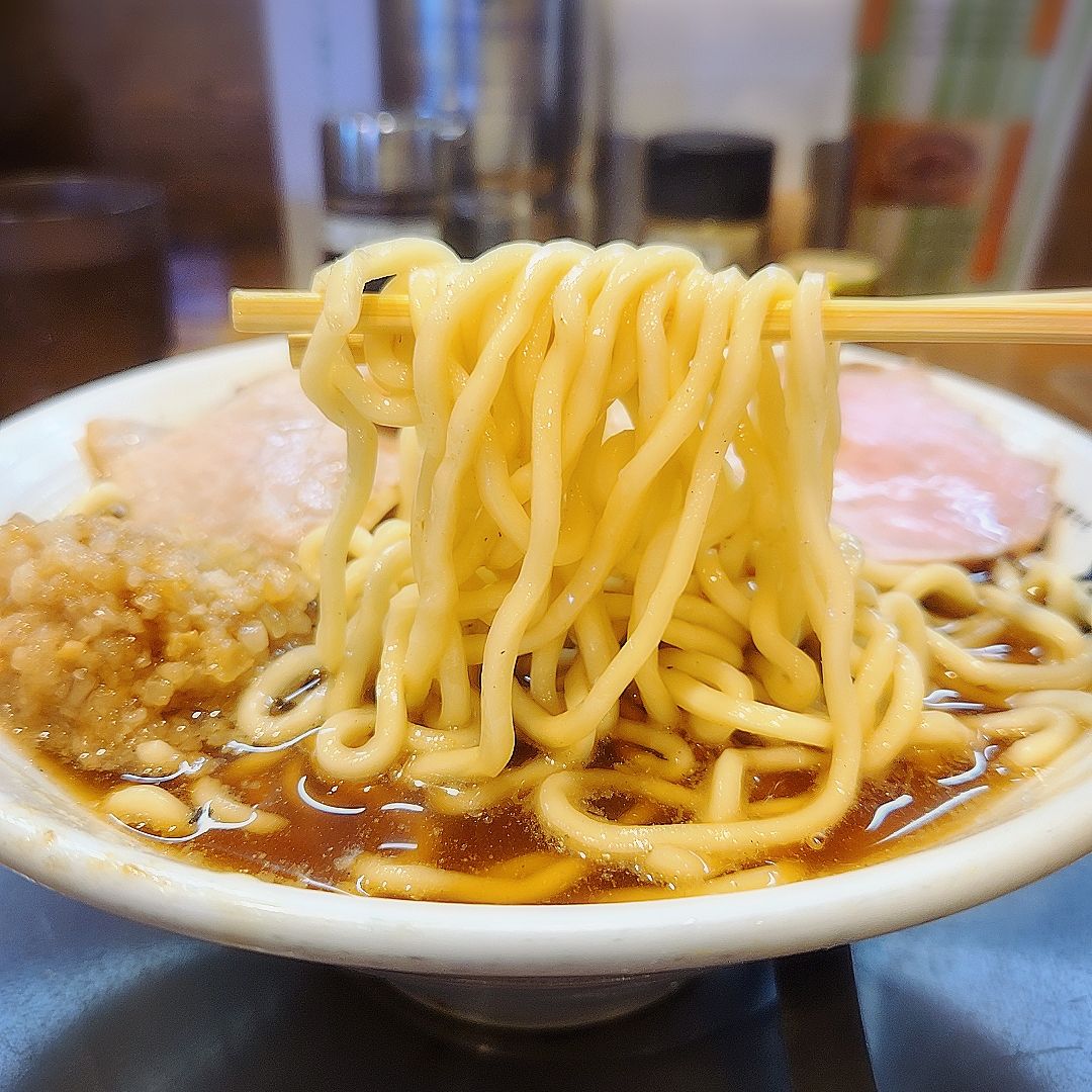 青森ラーメンの名店「ひらこ屋 㐂ぼし」で味わう、三上社長渾身の煮干
