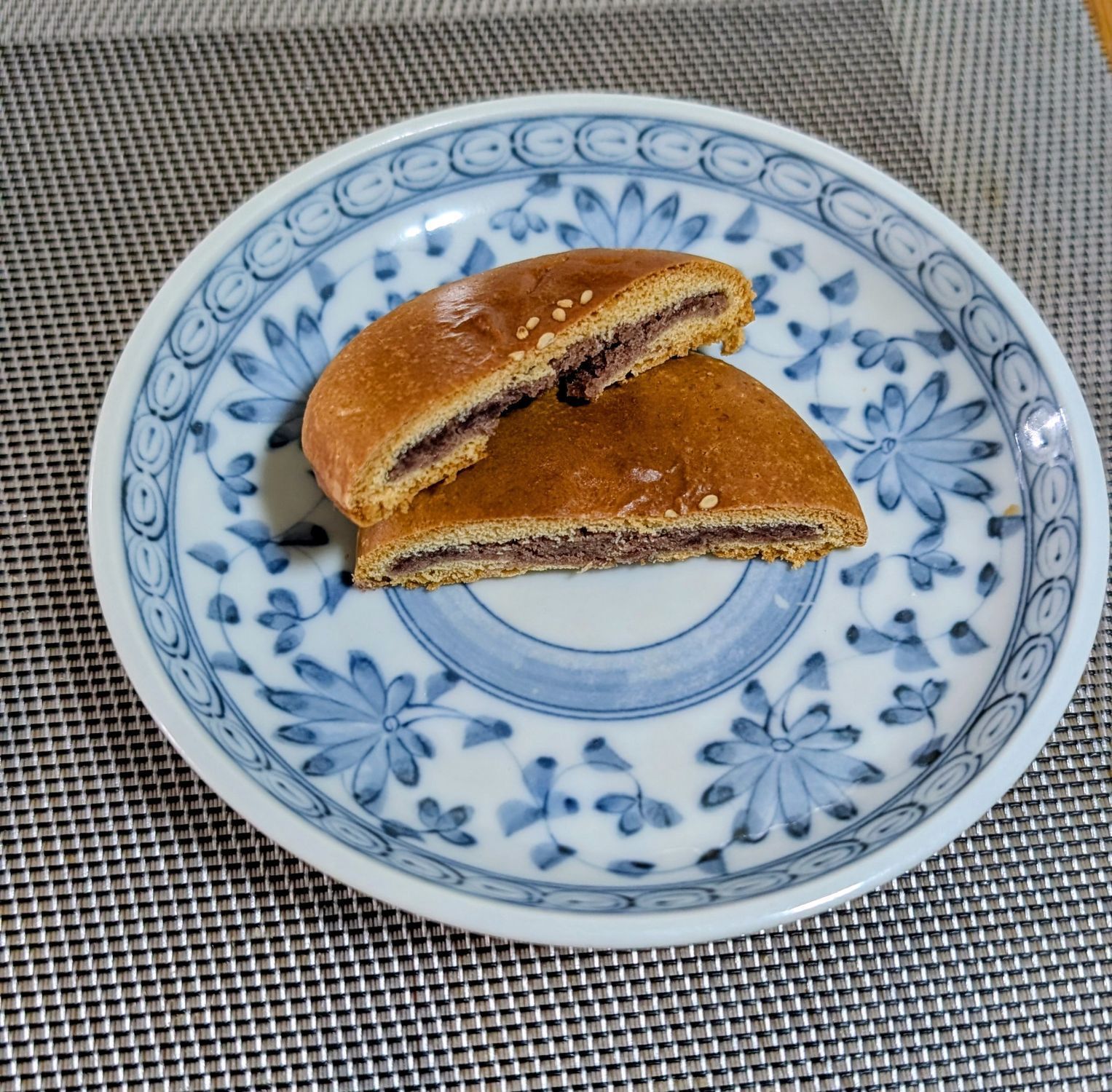 翁屋さんの「津軽みそあんぱん」👍😉 | 青森びいき