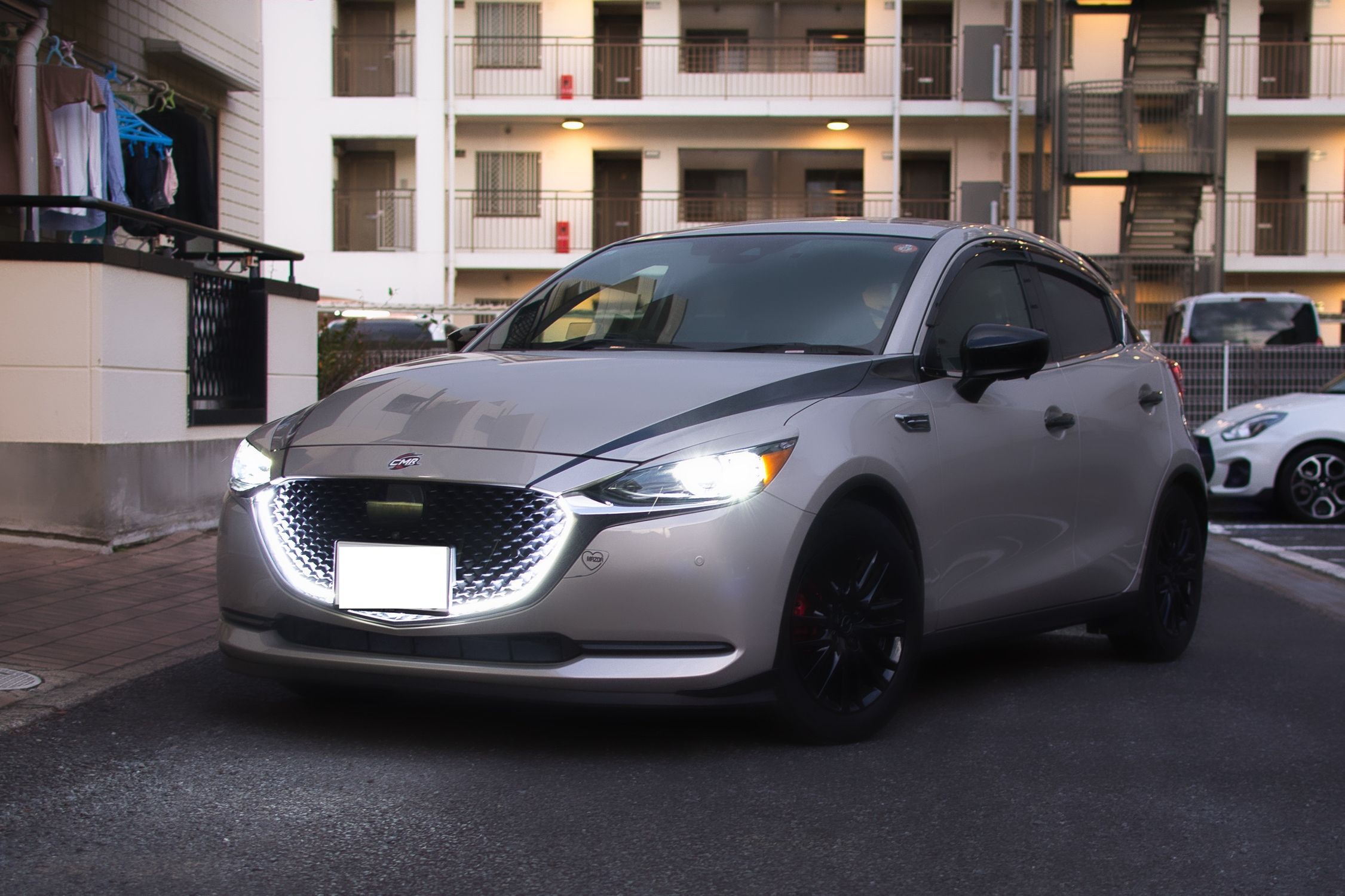 世界に一台だけのMAZDA2！こだわりラッピングで“自分だけ”の個性を表現