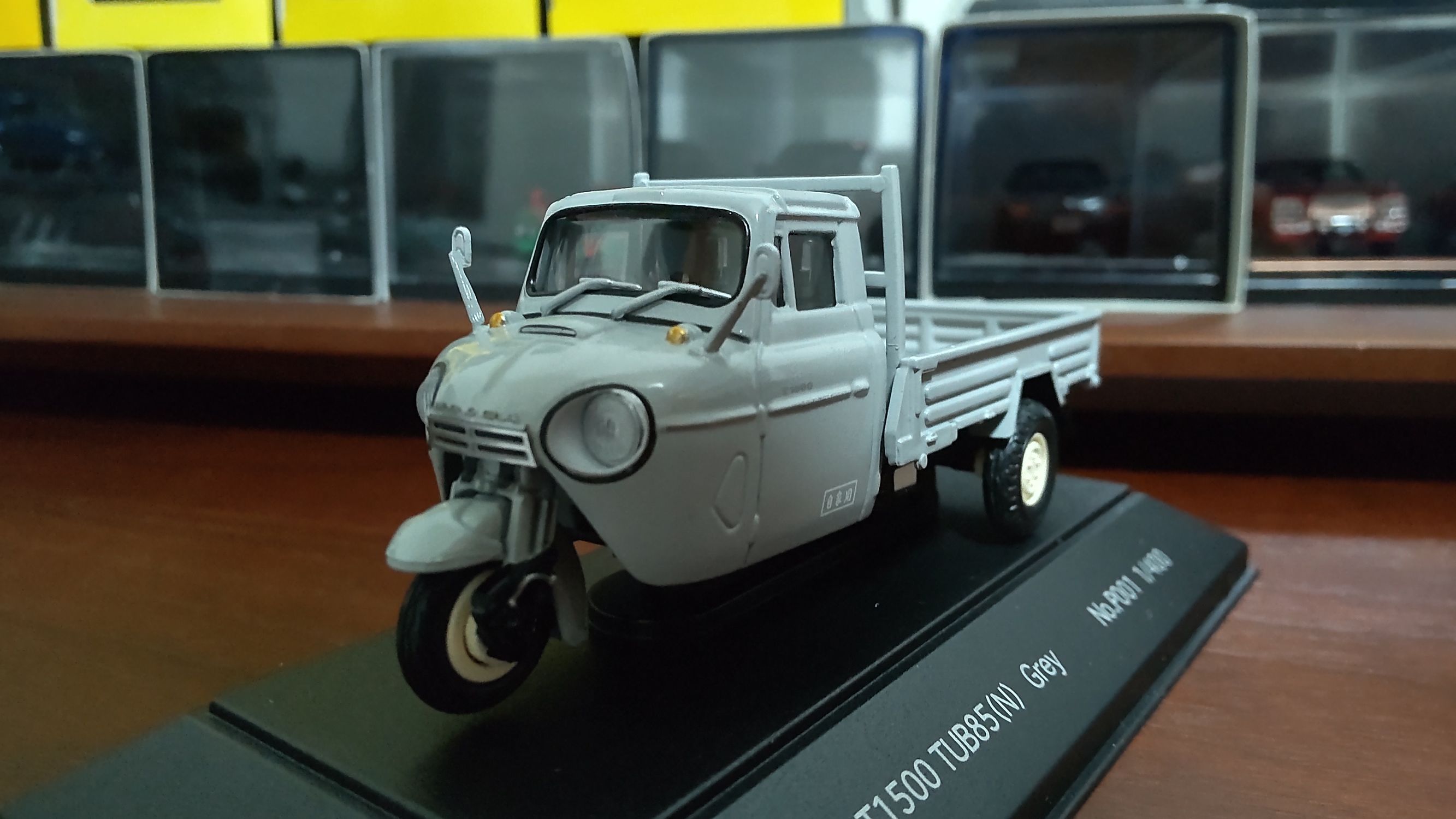 マツダ T1500 TUB85 1966 ミニカーカバー付きです。 懐かしの商用車コレクション マツダT1500 TUB85 1966 日本通運仕様