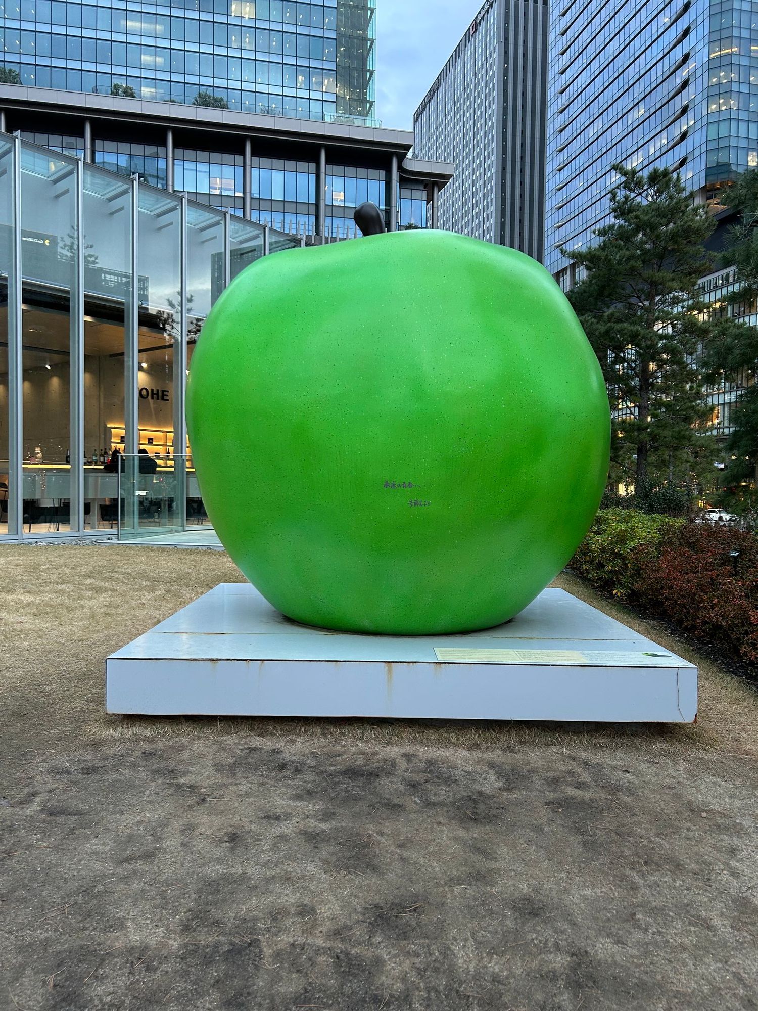 ミセスグリーンアップル　オブジェ さんぽで🧍🏻‍♀️【Mrs. GREEN APPLE】👀⁉️青りんごの撮影スポット
