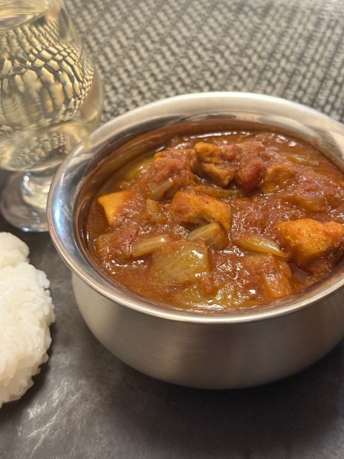 新登場の稲田俊輔さん監修「無水チキンマサラカレー」平日夜にノンアル