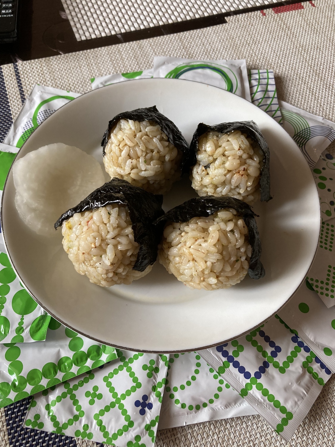 おいも賞」でいただいた「ふりかけない理由がないふりかけ かつおうまみユーグレナミックス」で朝食のもち麦入りおにぎりを作りました。この上なくヘルシー❣️  #からだにユーグレナ #からだにユーグレナ #ユー活 #ふりかけない理由がないふりかけ #ユーグレナ#ユー活 ...