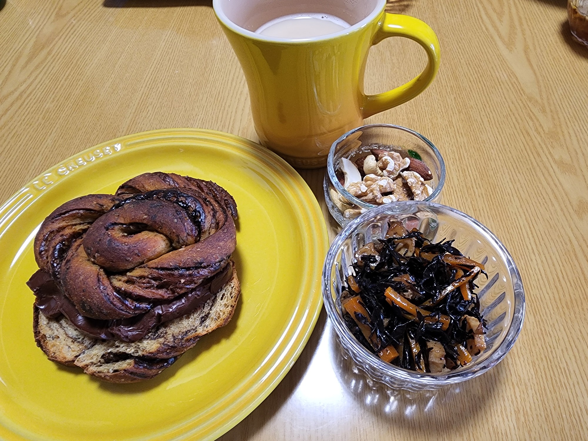 甘い物欲で昼食にベースブレッドチョコ🍫 | BASE FOOD Labo