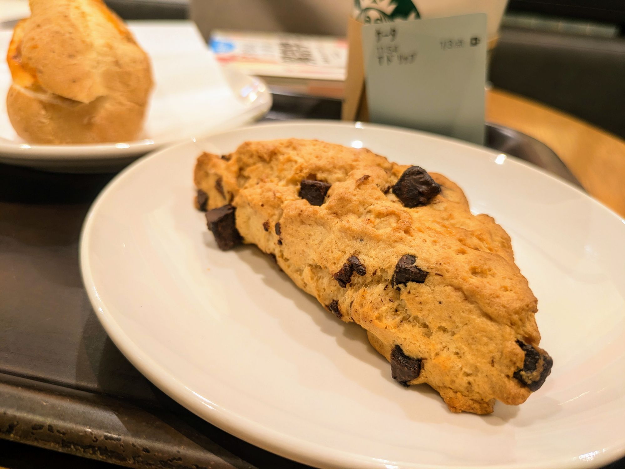 今日のお昼ごはん: スタバでスコーン研究！食感と焼き加減が鍵