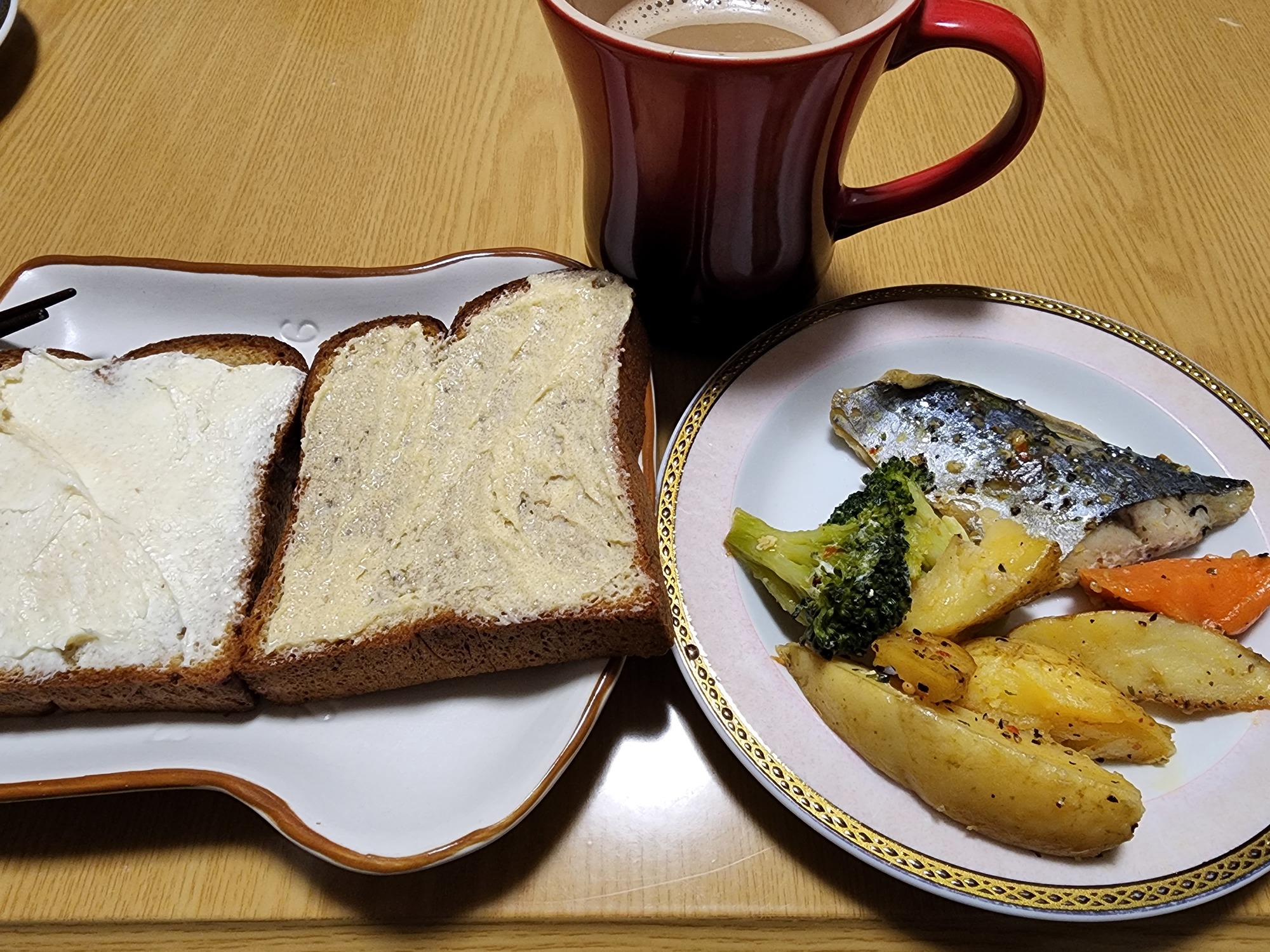 Base Food Labo 今日は夕食にもベースブレッドミニ食パン を食べました